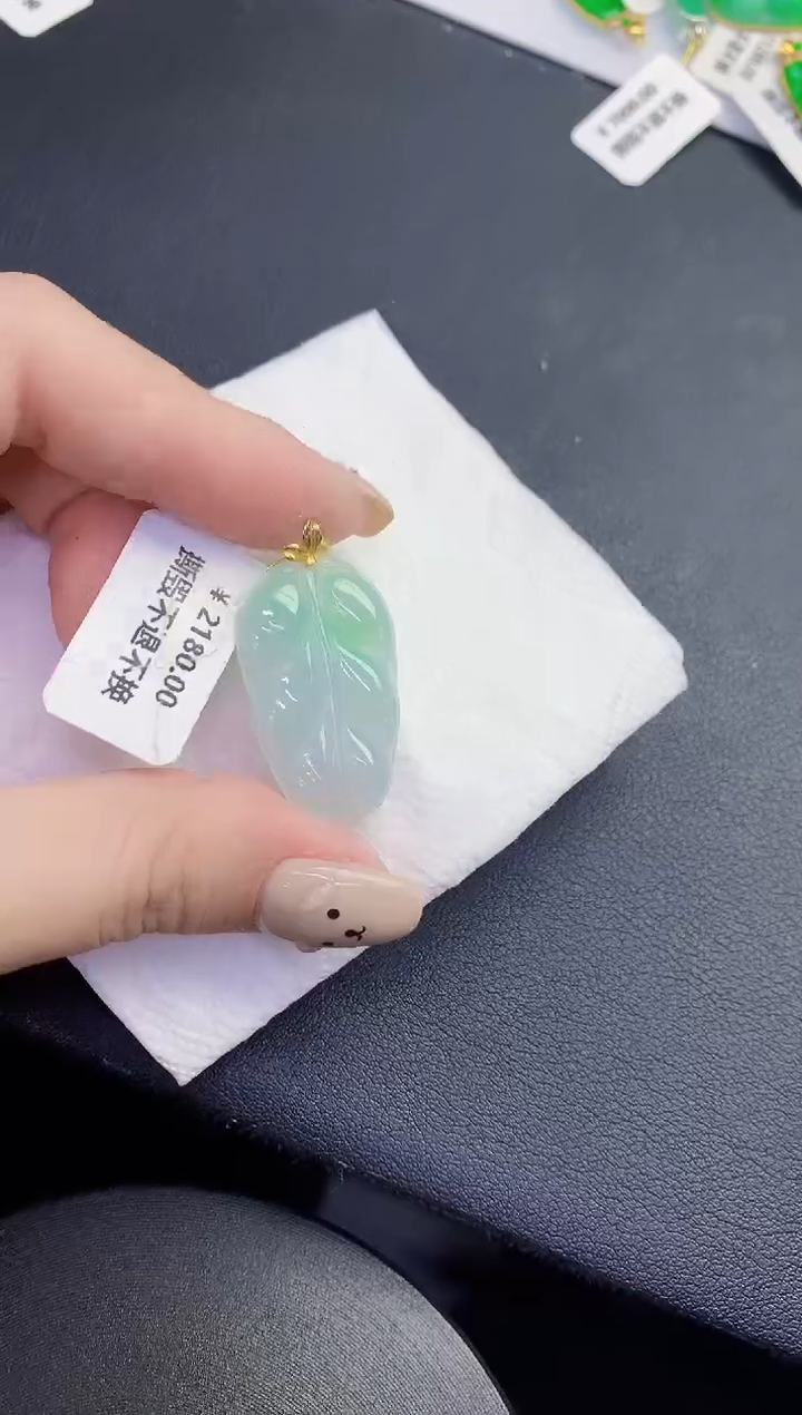 颈饰18K金镶嵌翡翠缅甸天然翡翠A货