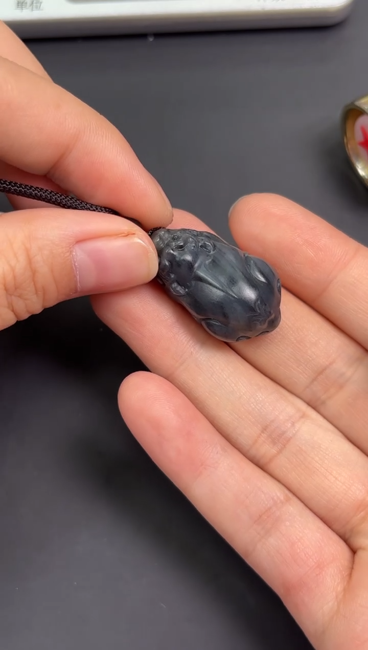 【闪购商品】和田玉吊坠(赠链)未镶嵌若羌微色差
