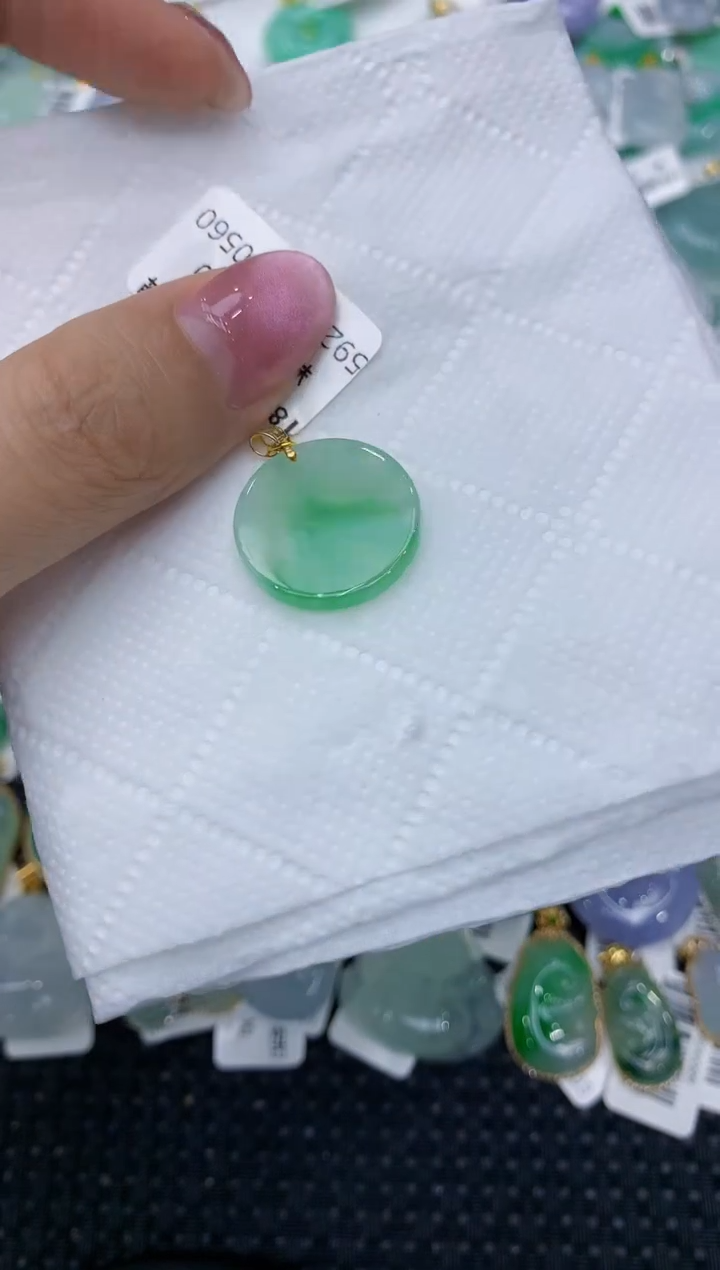 翡翠18K金镶嵌颈饰111111111