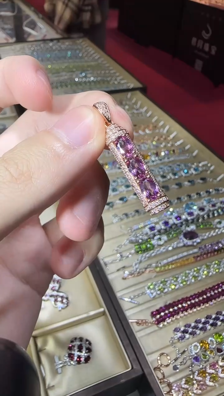 颈饰银S925镶嵌石榴石5*7mm吊坠