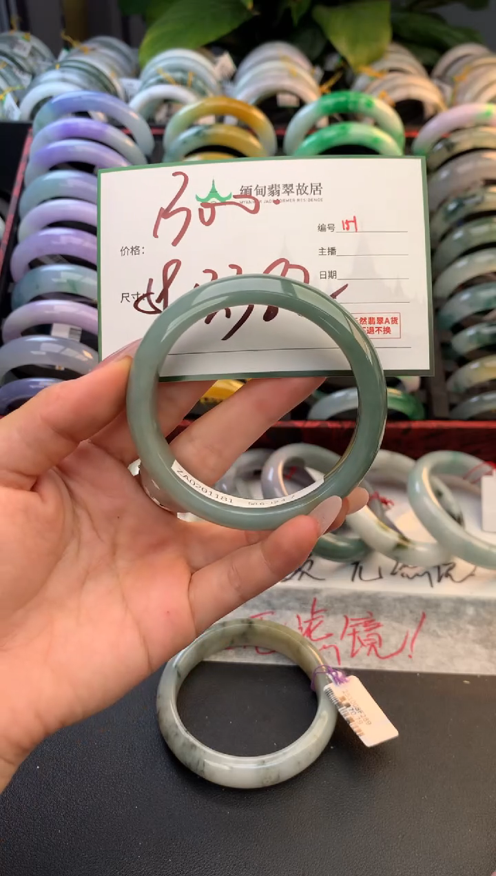 未镶嵌定制翡翠毛货需精细抛光+多人