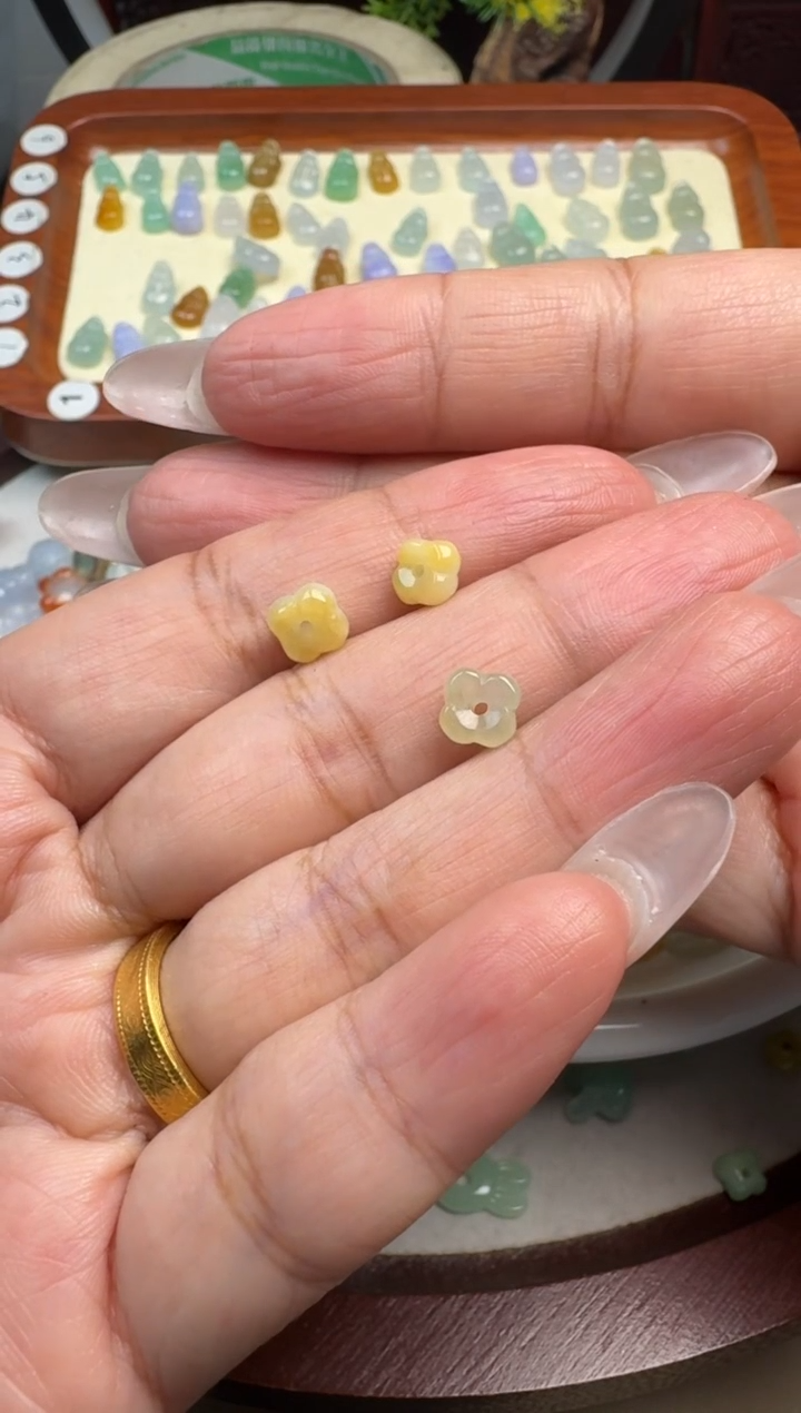 颈饰未镶嵌翡翠林**～翡翠