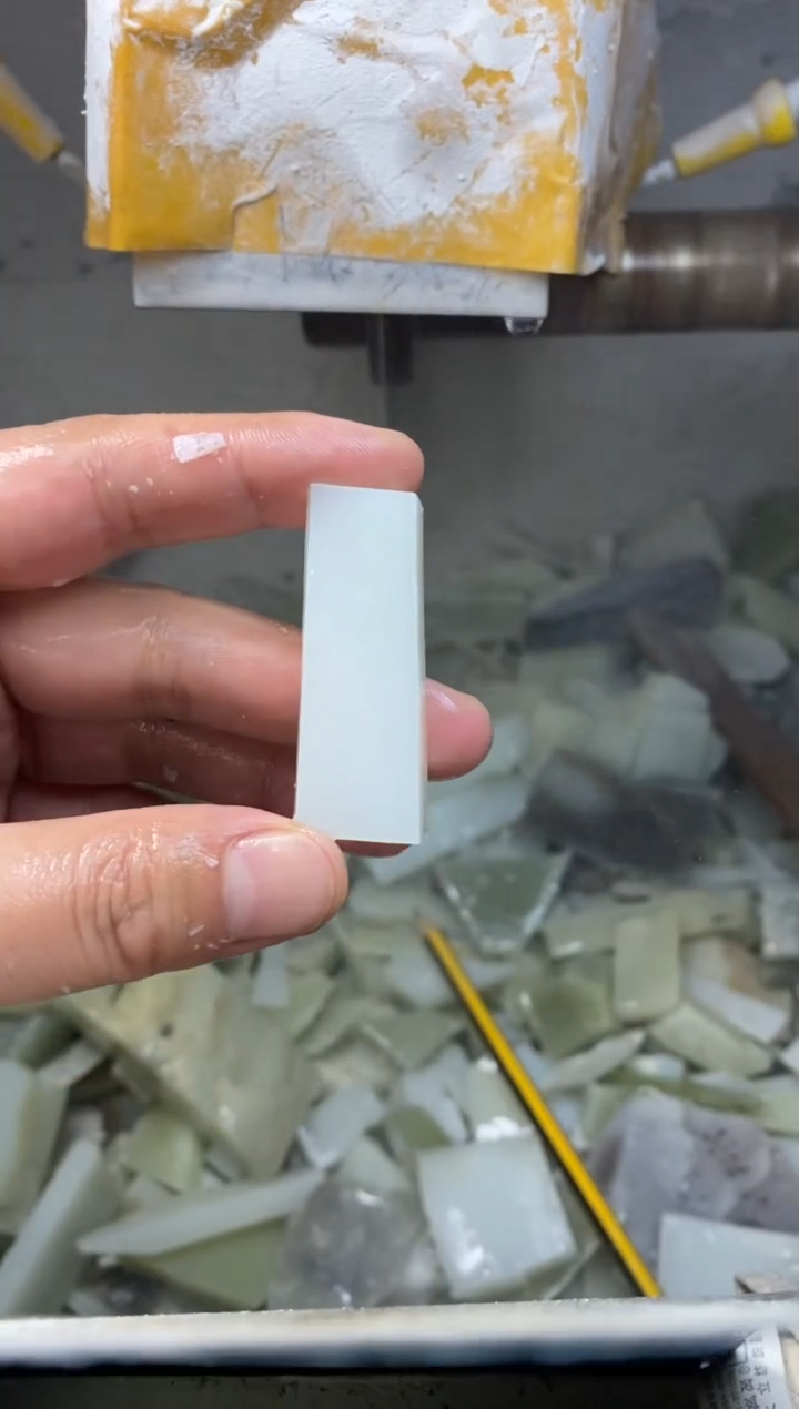 未镶嵌吊坠定制和田玉雕刻定制