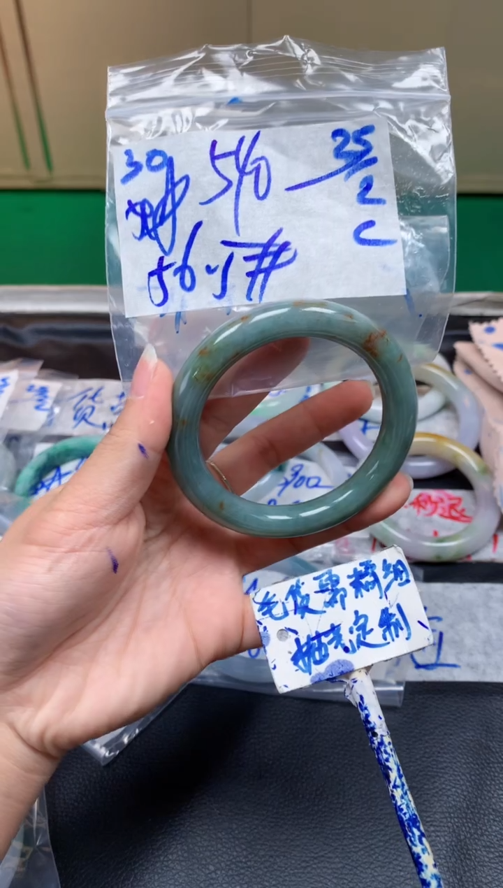 【闪购商品】定制翡翠未镶嵌30毛货需精细抛光手镯多样性拍一发一