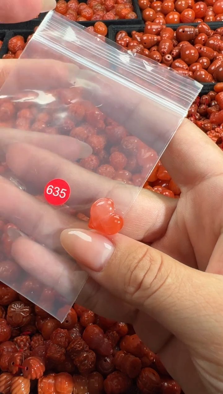 颈饰未镶嵌南红玛瑙1