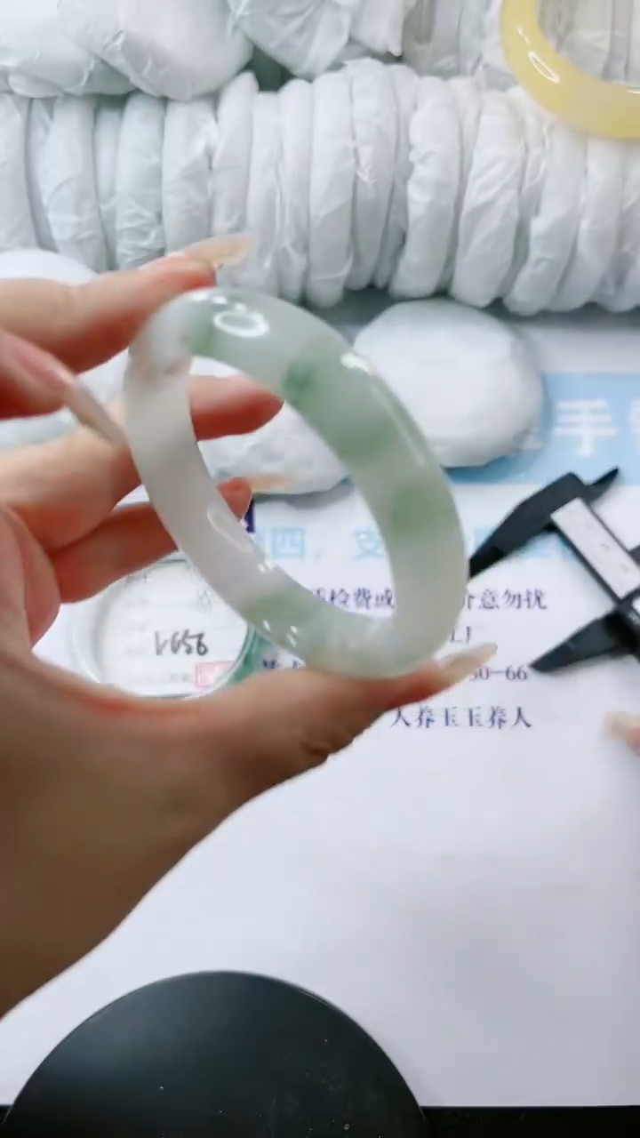 【闪购商品】石英质玉手镯未镶嵌多样性发货V657