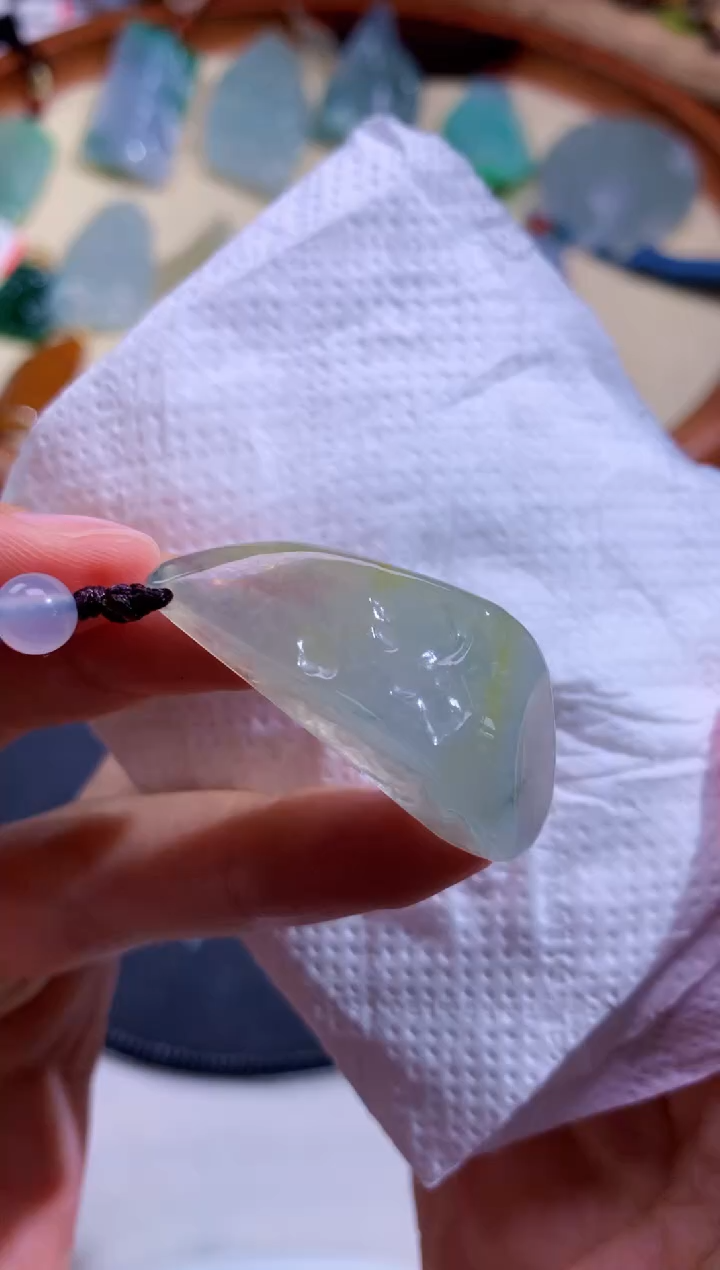 颈饰未镶嵌翡翠     