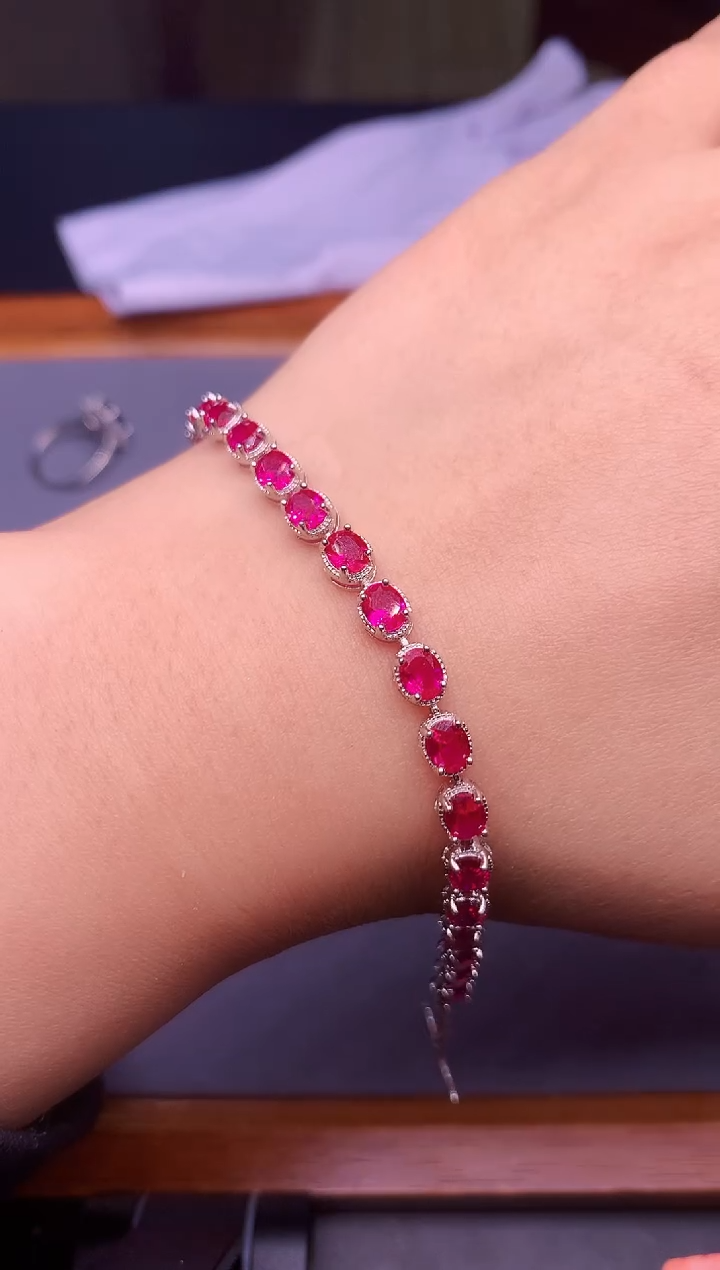 【闪购商品】红宝石手链银S925镶嵌............