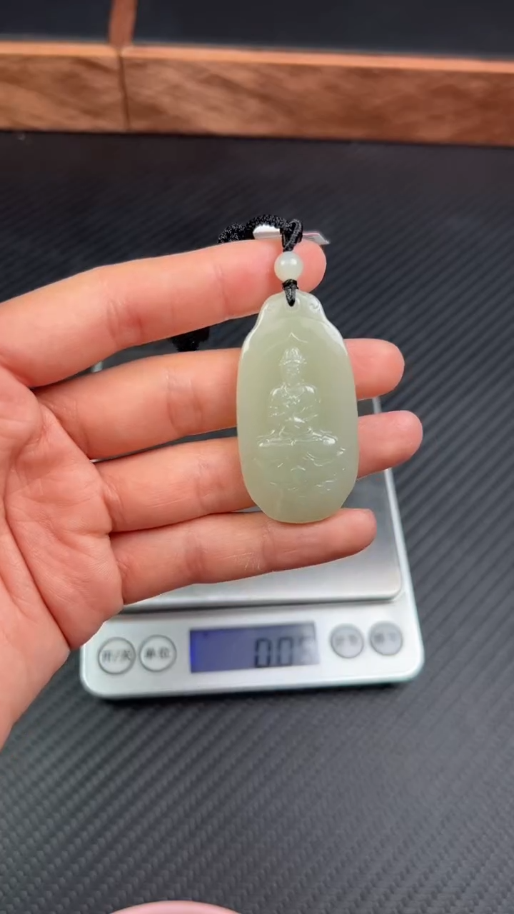【闪购商品】和田玉吊坠(赠链)未镶嵌且末微色差近矿