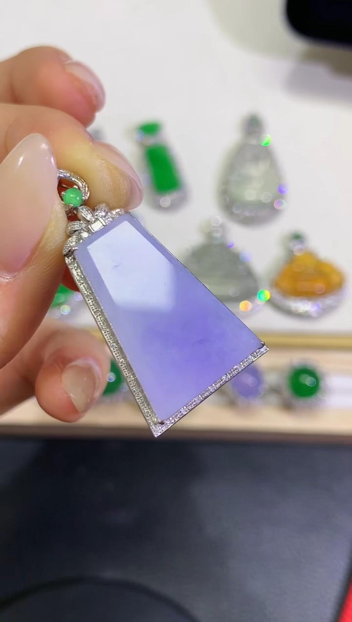 【闪购商品】翡翠颈饰18K金镶嵌团购24