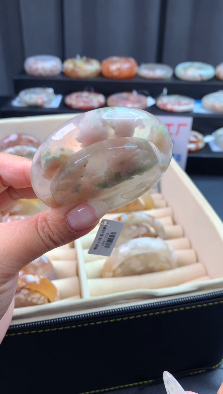 未镶嵌手镯石英质玉（53圈口）赠送镯心