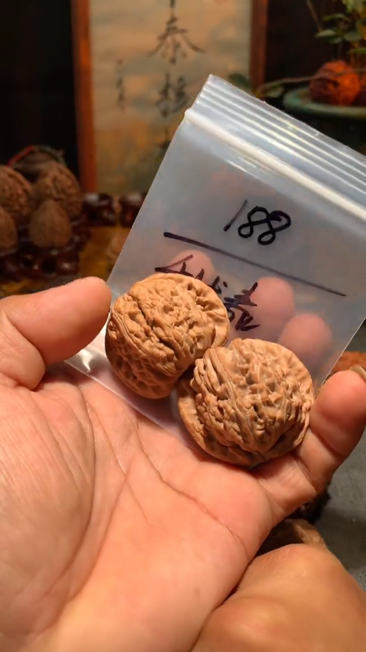 把件桃核利*泰丰泰文玩  闷白 42  尺寸左右