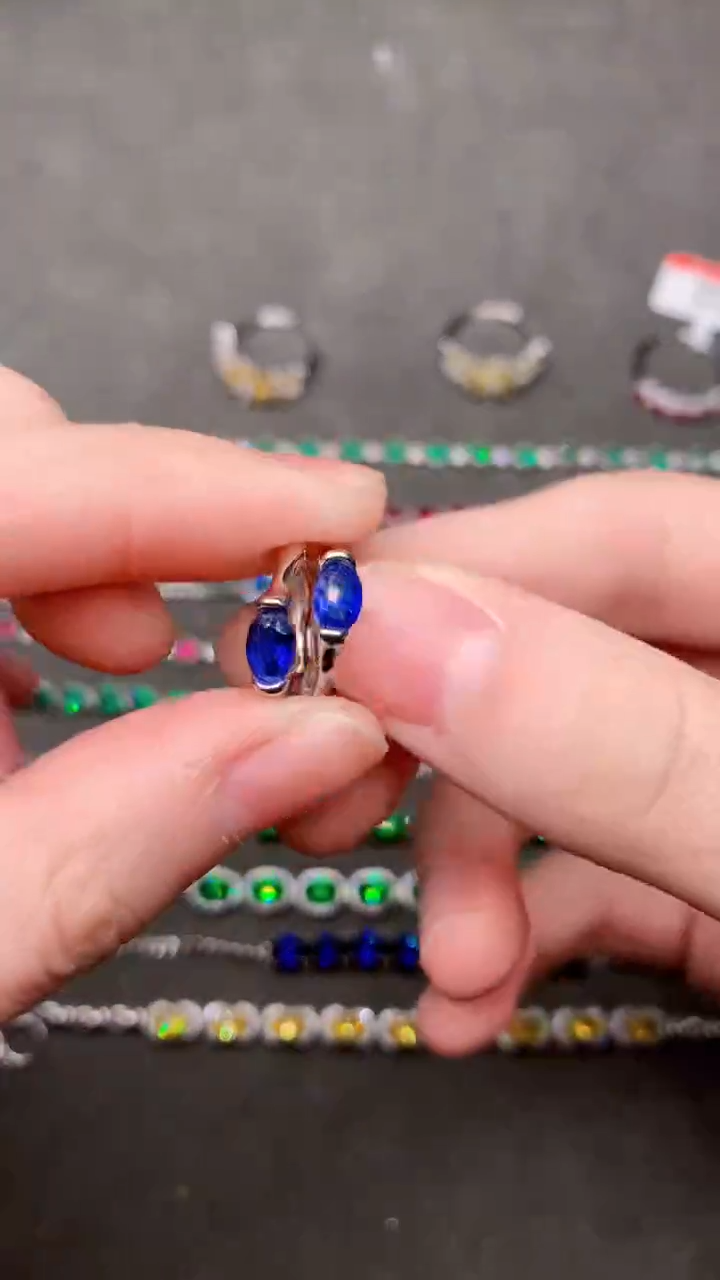 【闪购商品】蓝宝石耳饰银S925镶嵌......