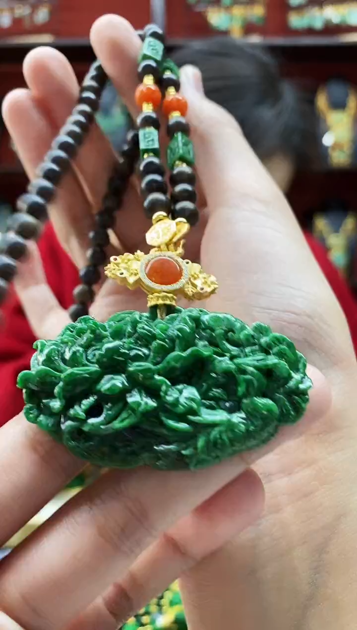 颈饰未镶嵌翡翠吊坠