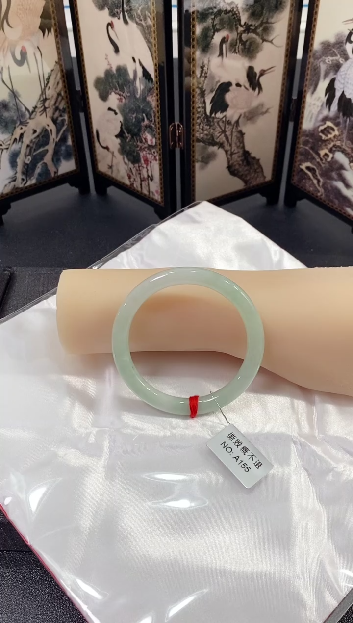 未镶嵌手镯翡翠李***贝手镯