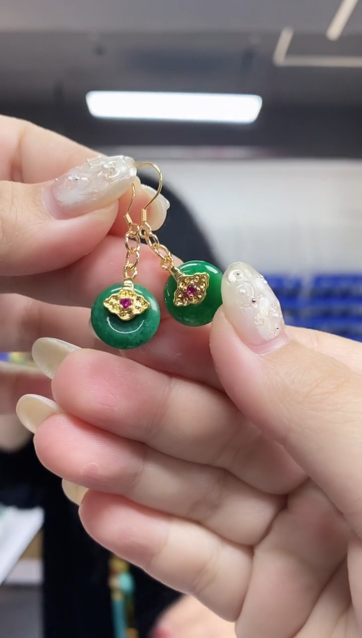 【闪购商品】翡翠耳饰未镶嵌多样性发其一颜色微差