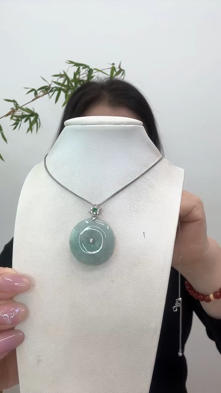 【闪购商品】翡翠吊坠(赠链)银S925镶嵌平安扣