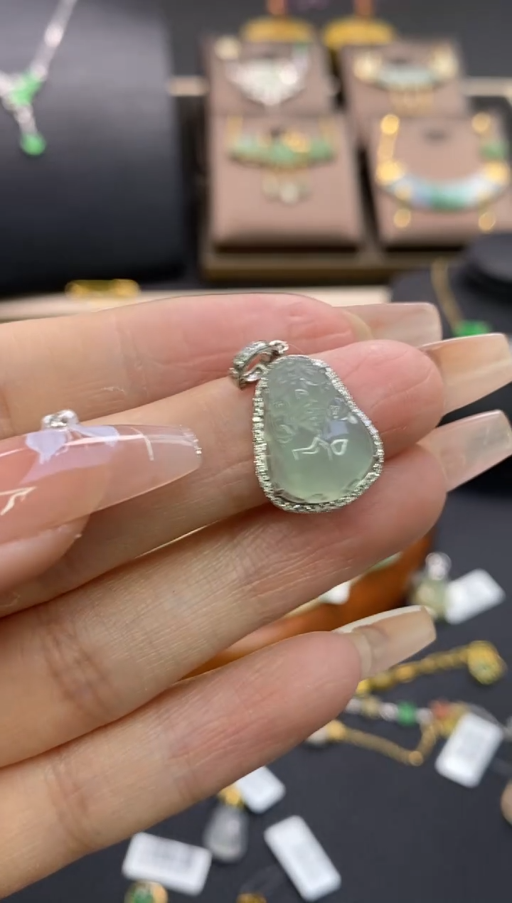 【闪购商品】翡翠颈饰18K金镶嵌净货15885