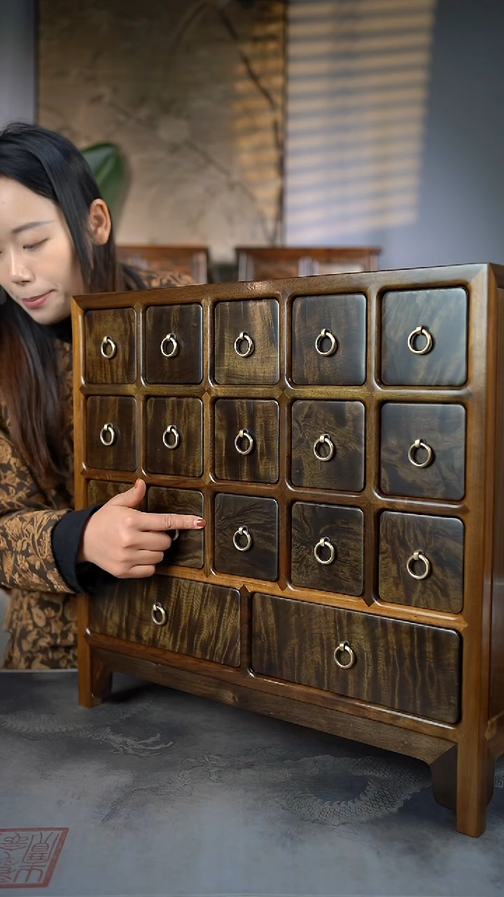 【闪购商品】金丝楠木艺满花精工多宝柜12