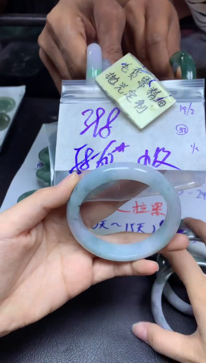 【闪购商品】定制翡翠未镶嵌手镯毛货需精细抛光+多人+398元