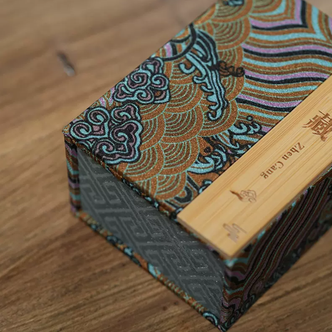 LH056-手串刺绣海浪翻盖礼盒