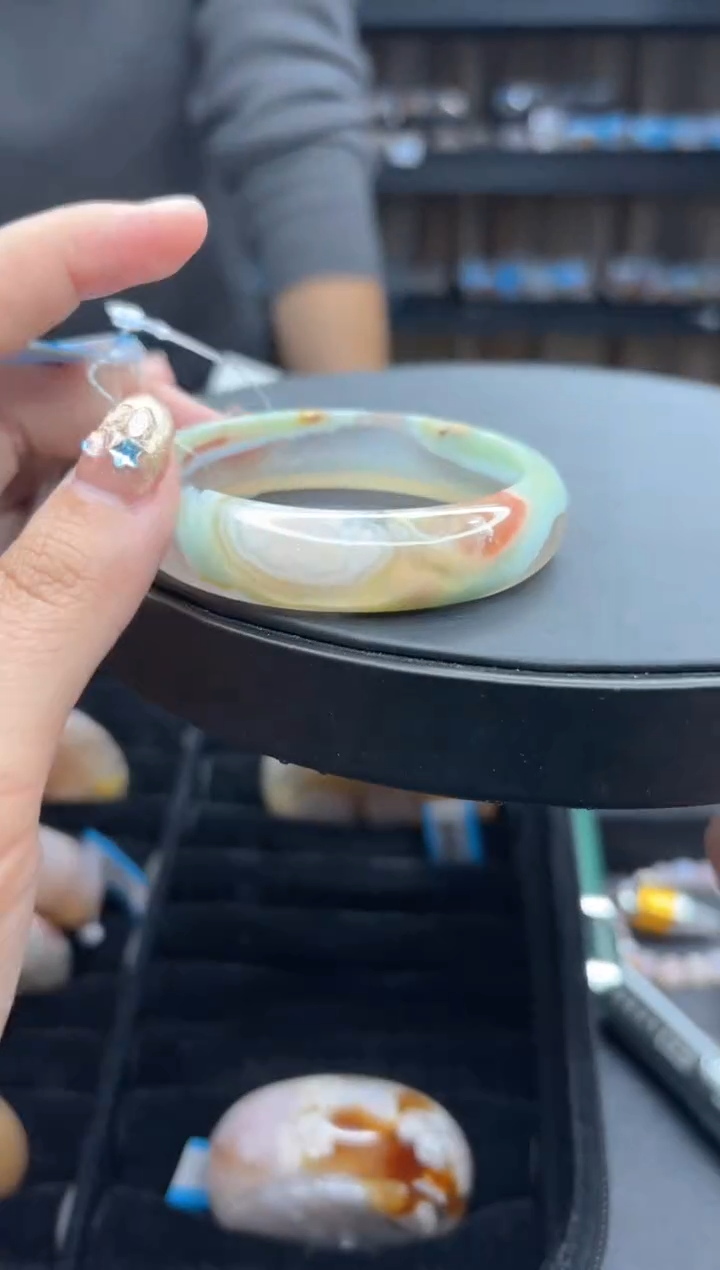 【闪购商品】石英质玉手镯未镶嵌659（56圈）