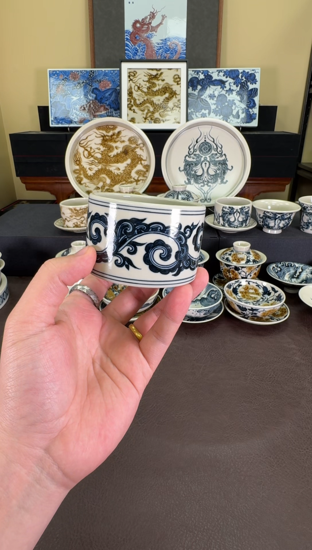 【闪购商品】瓷片二号釉卷草纹扳指杯