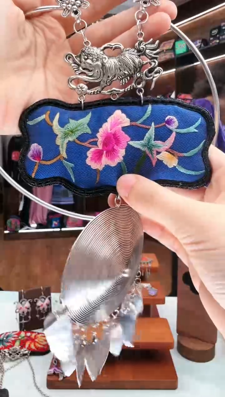 【闪购商品】织绣L18蚩梦苗族古绣