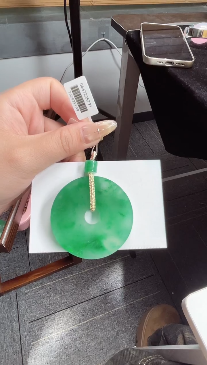 吊坠(赠链)未镶嵌石英质玉（非洲翠）今****睡29.666平扣