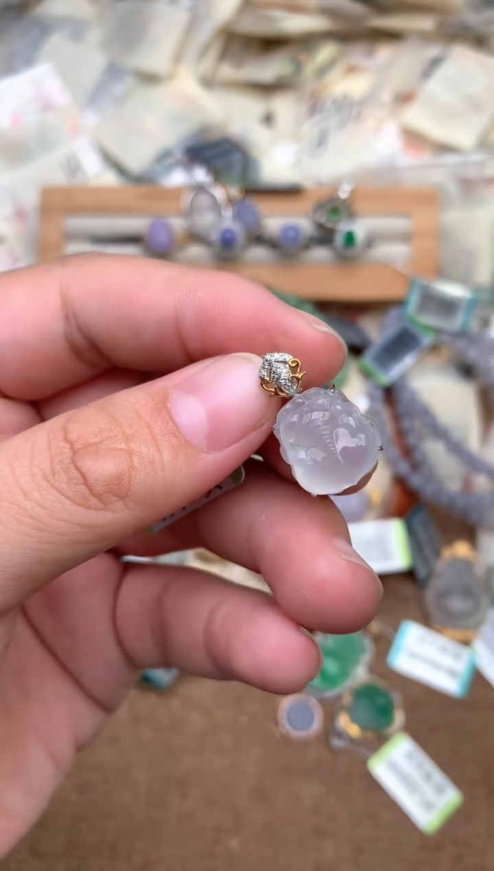 18K金镶嵌挂件翡翠一