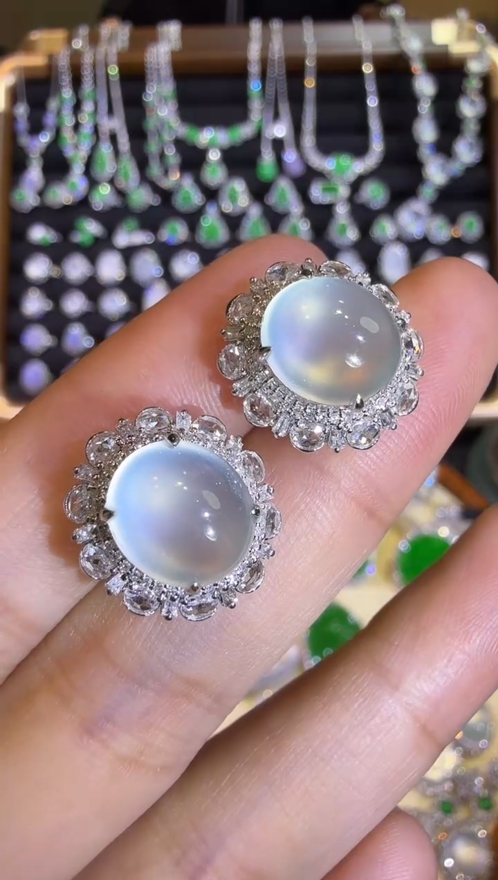 【闪购商品】翡翠耳饰18K金镶嵌玻璃种双眼皮大蛋面耳钉