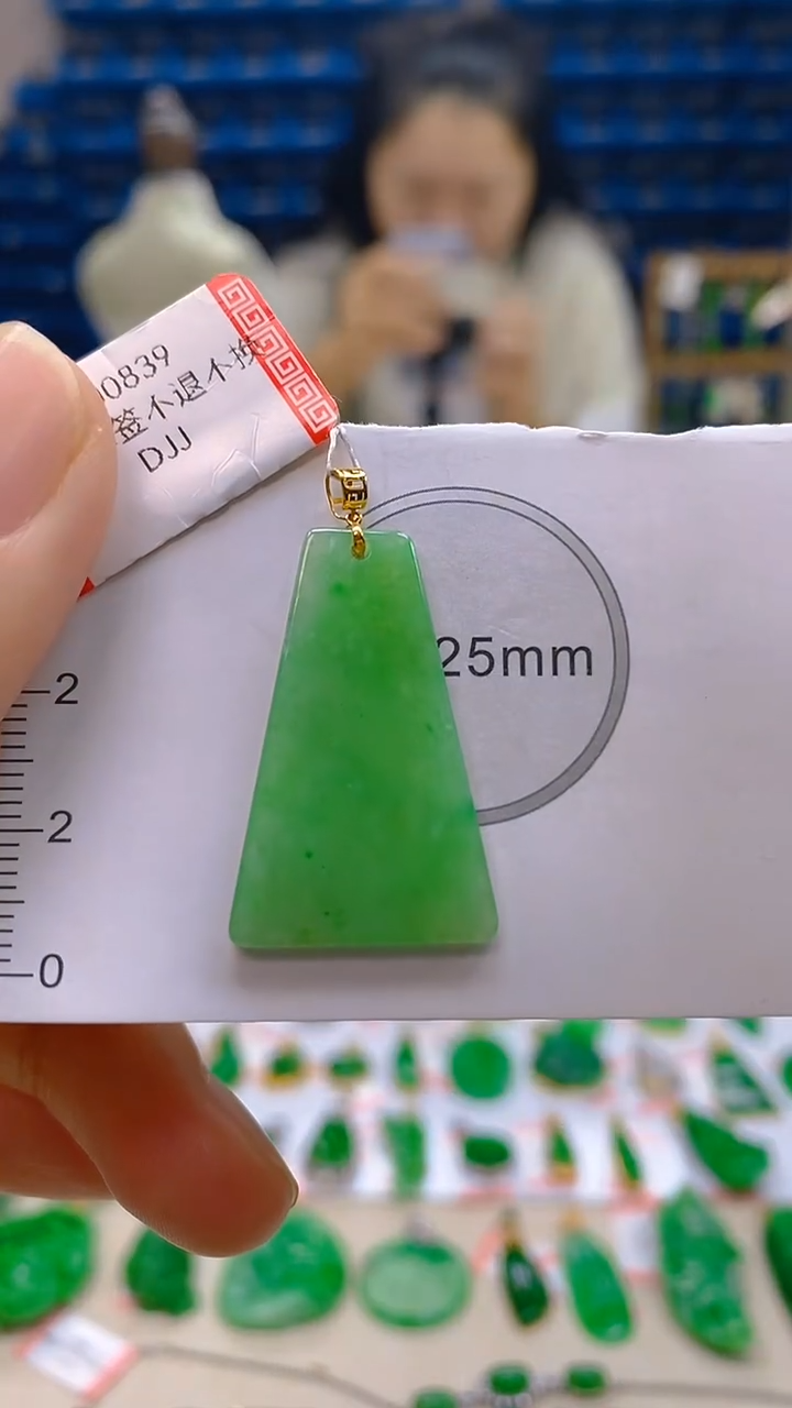 颈饰18K金镶嵌翡翠新号开播 全场乱卖