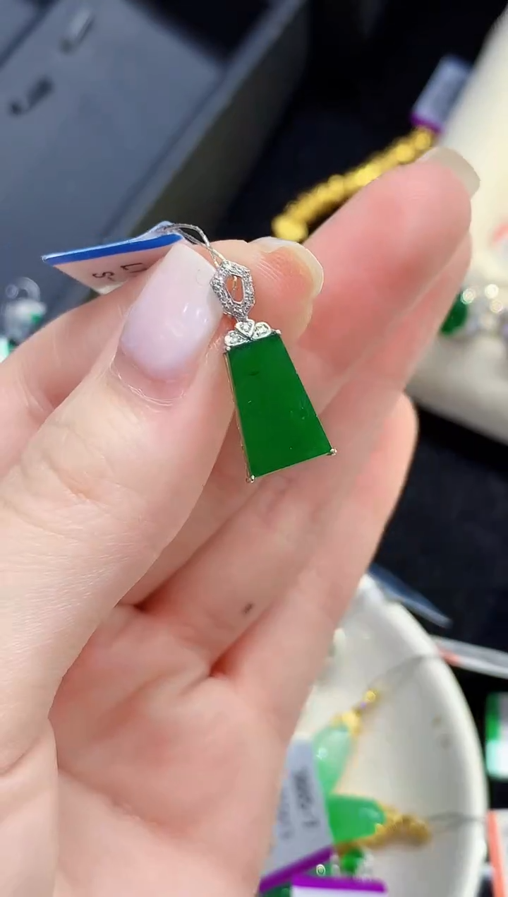 吊坠(不含链)18K金镶嵌翡翠L1980-2多样性发其一