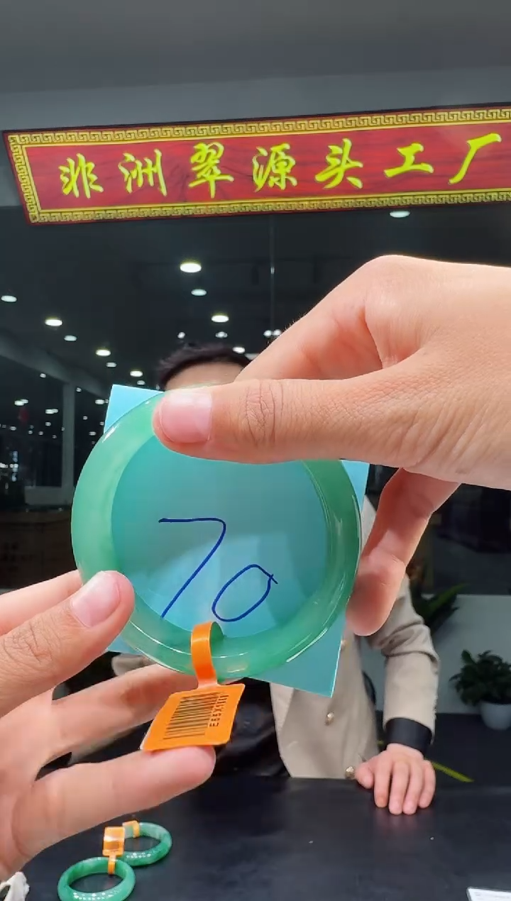 【闪购商品】石英质玉手镯未镶嵌天然A货 非洲翠 手镯（单品）