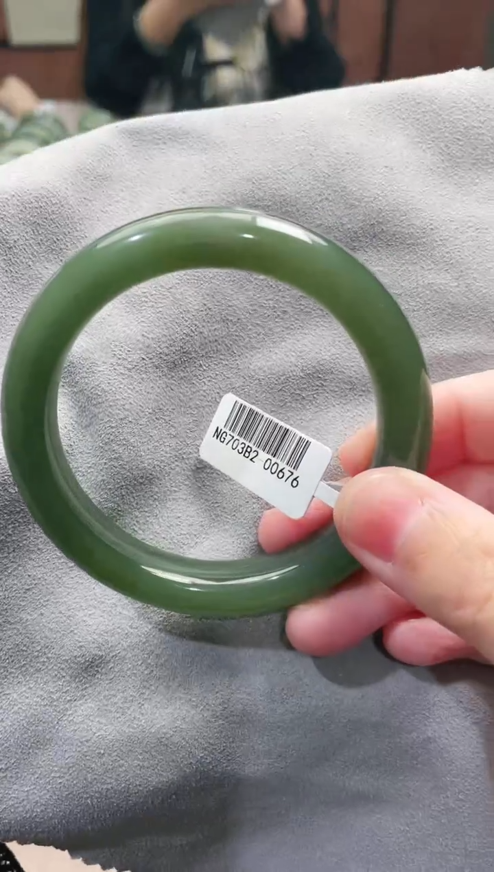 【闪购商品】和田玉手镯未镶嵌56+圈口