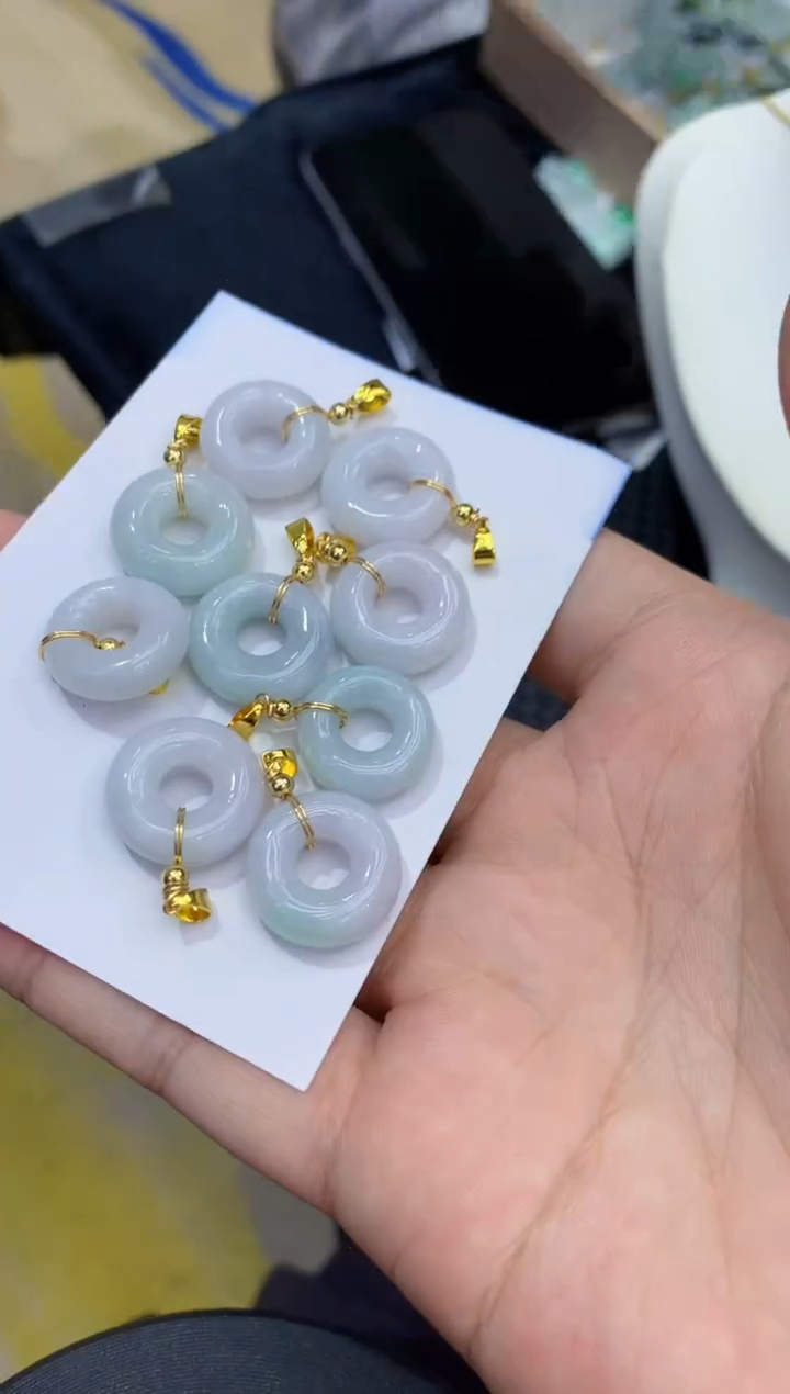 颈饰未镶嵌翡翠天然缅甸翡翠A货多样性发其一