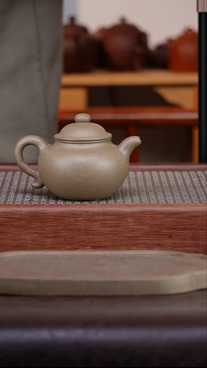 茶壶紫砂无*情蟹壳青 莲子