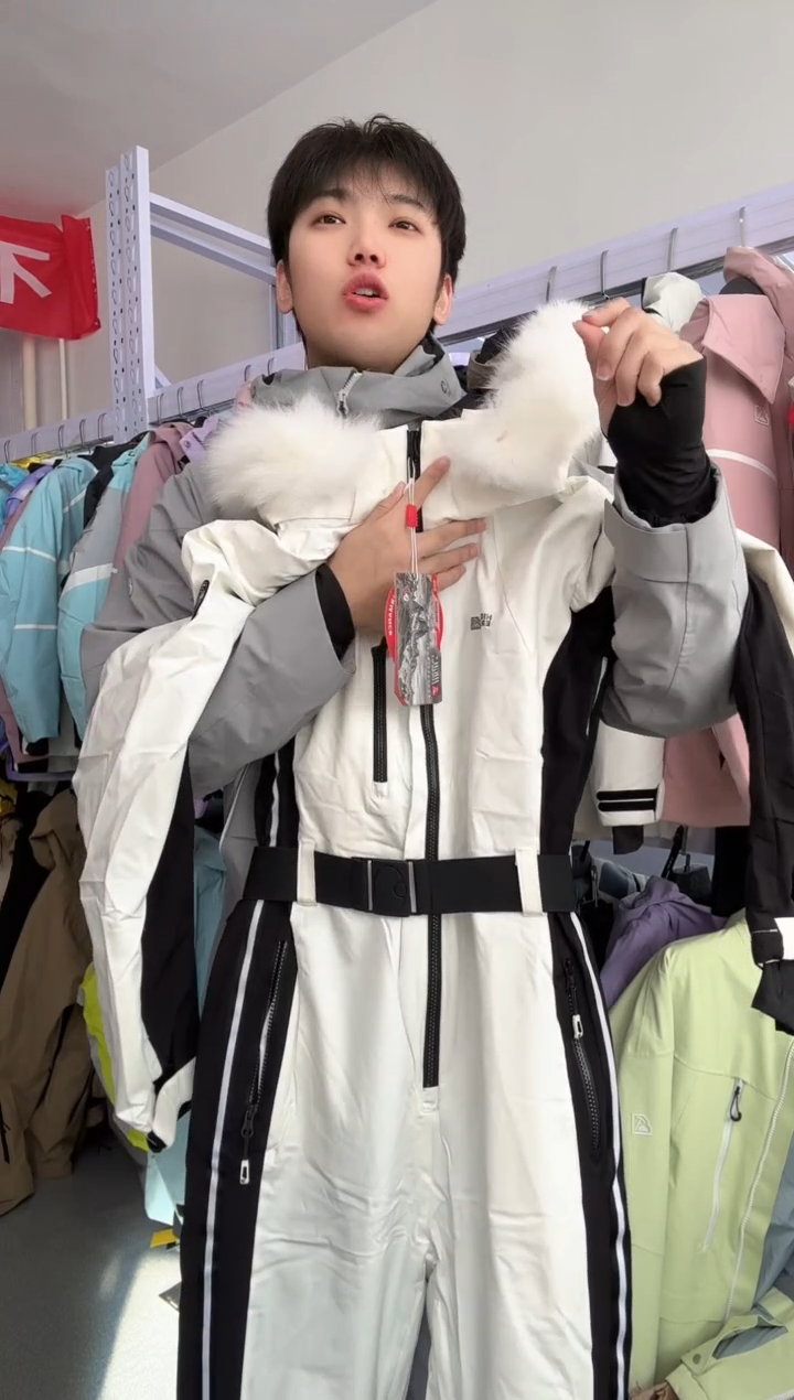 聚酯纤维默认微瑕：1278 m码 毛毛领