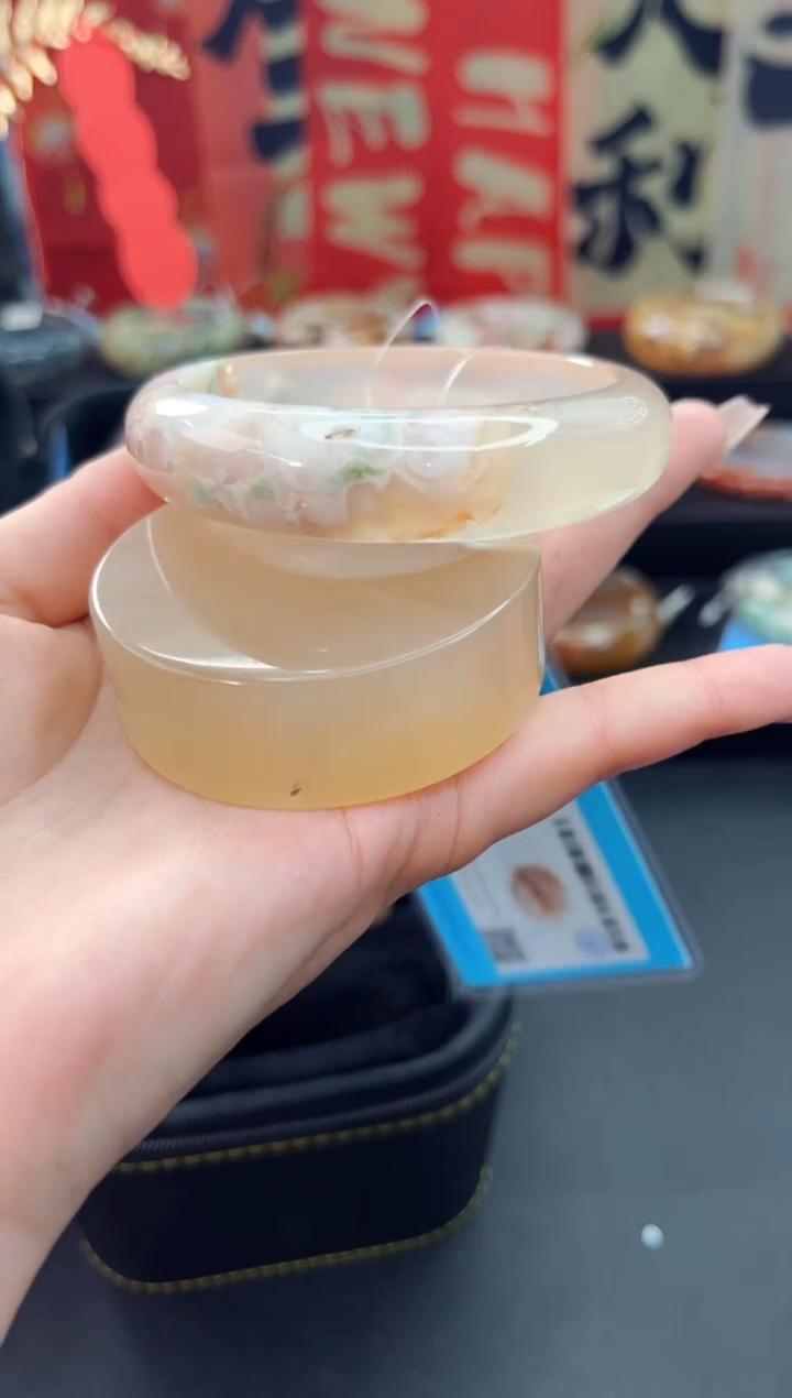 【闪购商品】石英质玉手镯未镶嵌赠送镯心（60圈口）