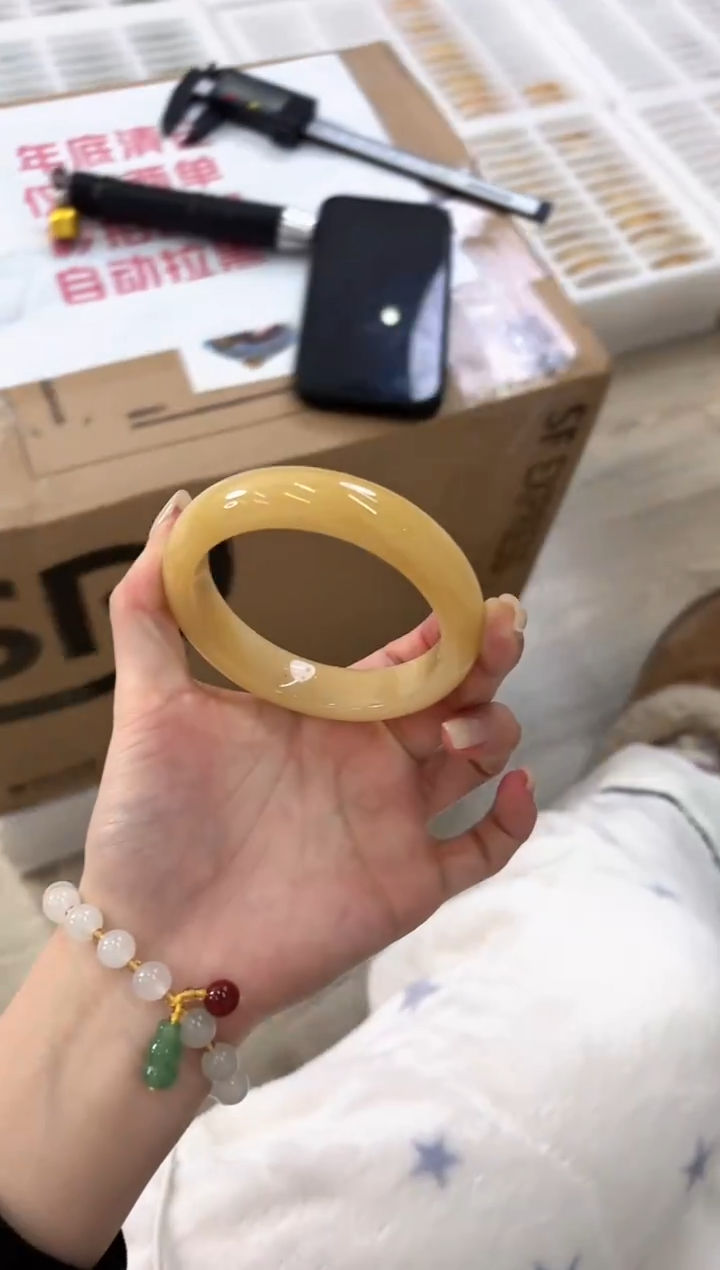 未镶嵌手镯石英质玉111-59HU