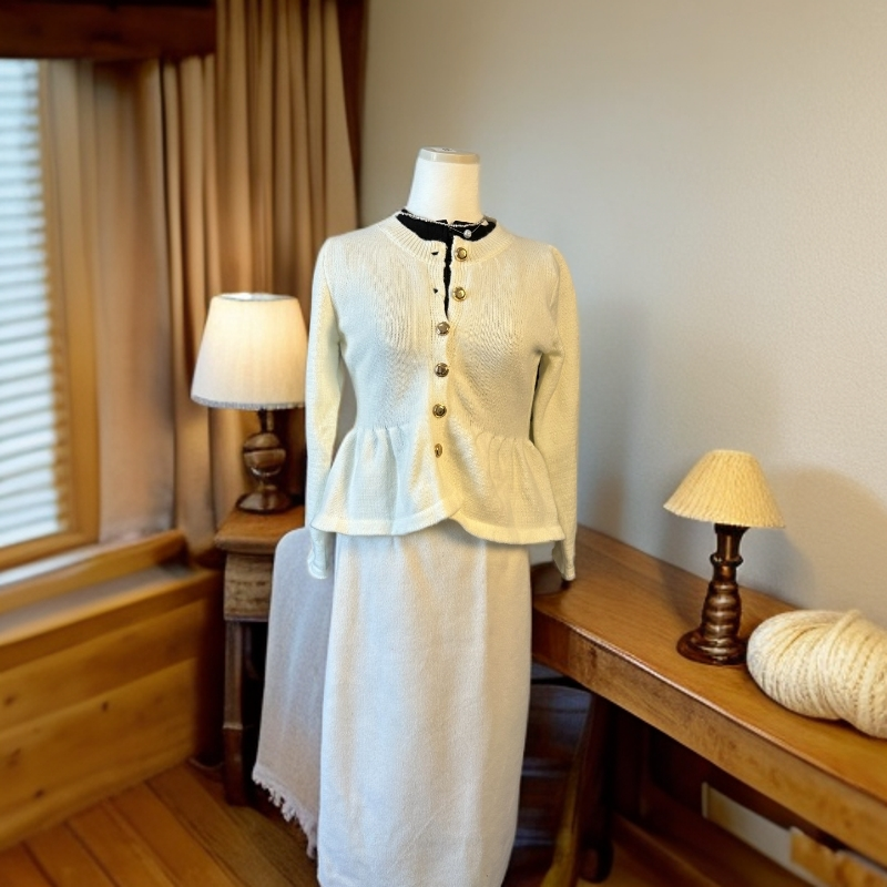 秋冬新款圆领开衫冬季毛衣针织衫纯色长袖女装短款