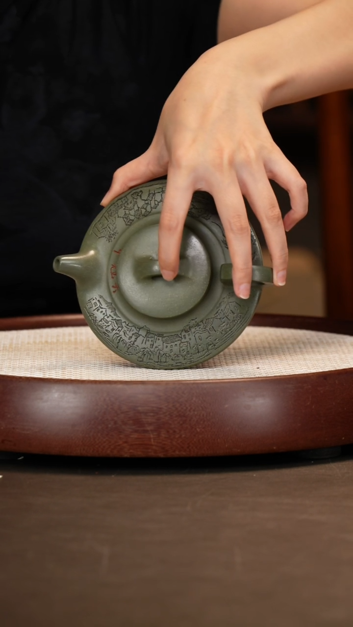 茶壶紫砂【邵忠源】雪华绿泥虚扁+荷花画