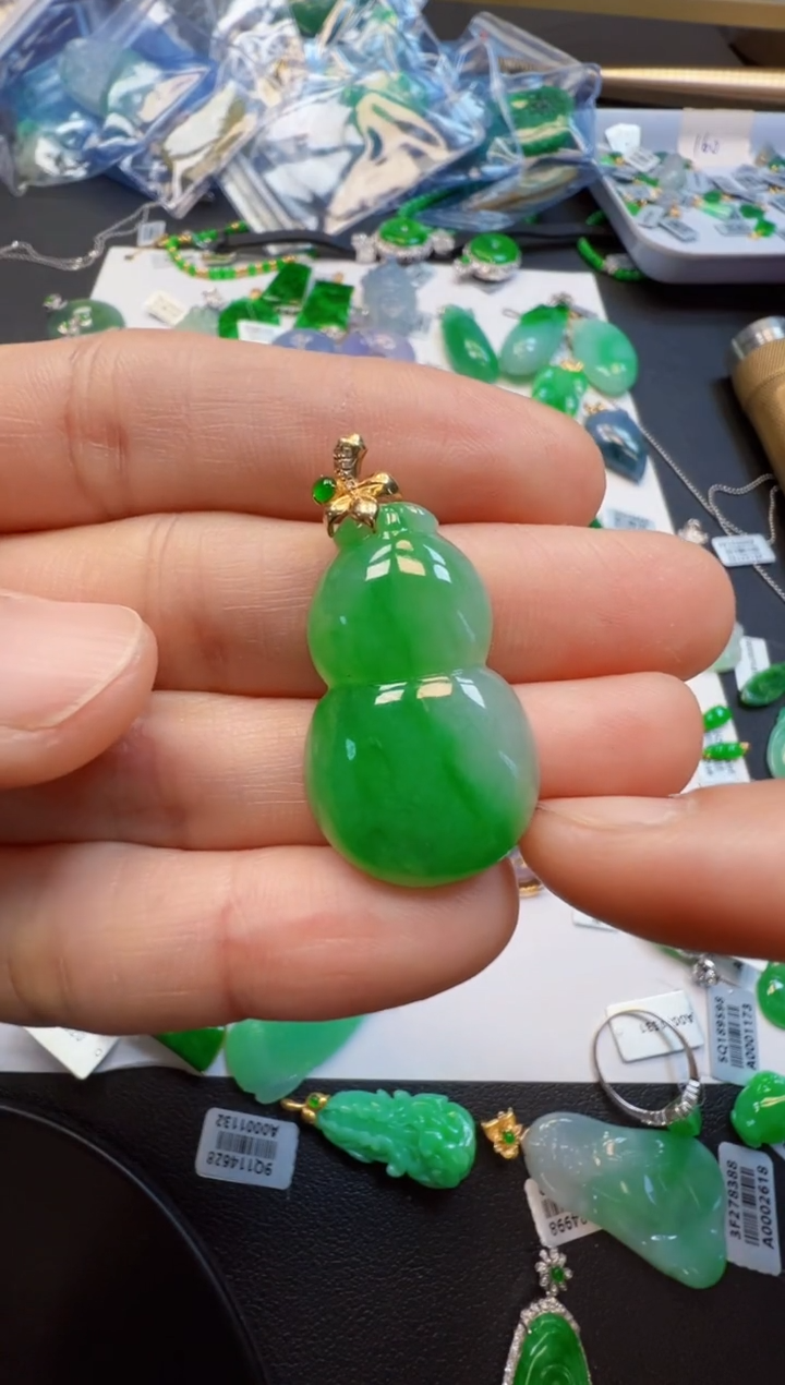 【闪购商品】翡翠吊坠(不含链)18K金镶嵌9800