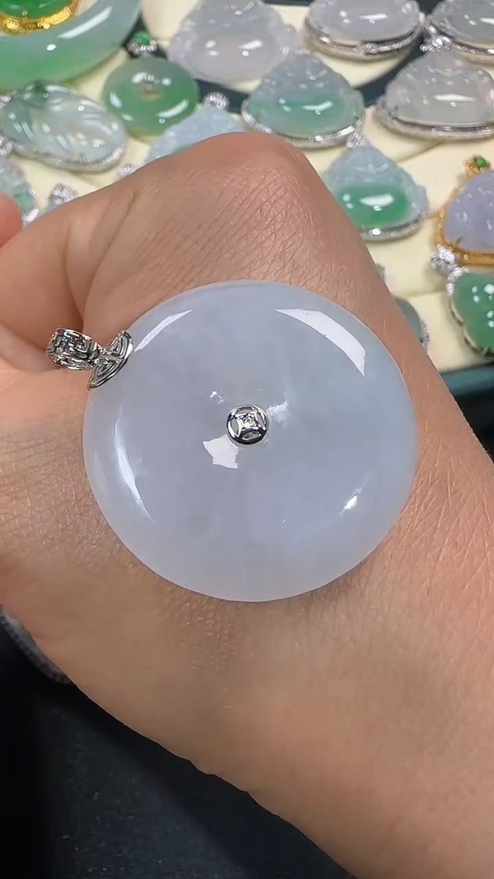【闪购商品】翡翠颈饰18K金镶嵌翡翠平安扣