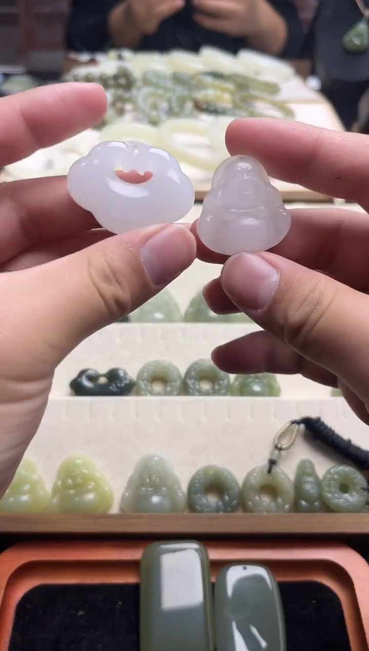 颈饰未镶嵌和田玉?****子佛公 祥云锁