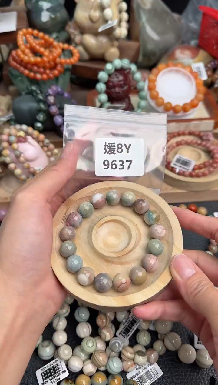 石英质玉未镶嵌手链8Y9637