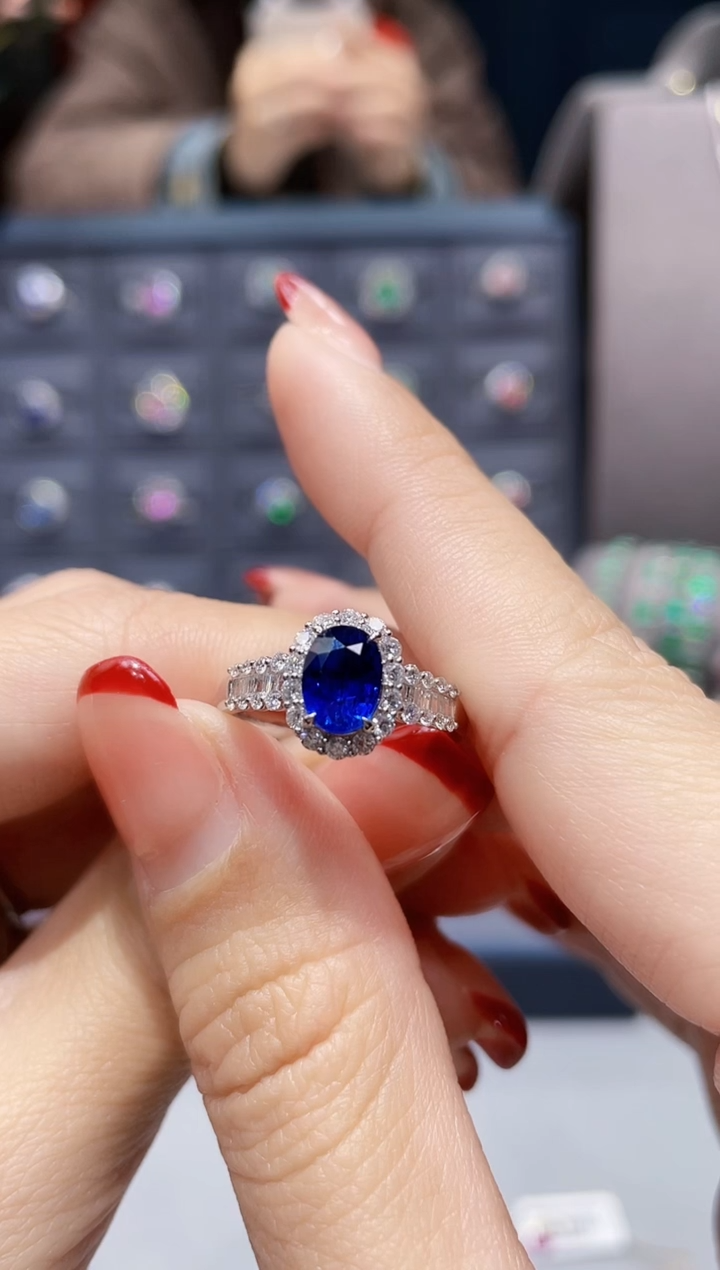 【闪购商品】蓝宝石戒指18K金镶嵌1.69克拉