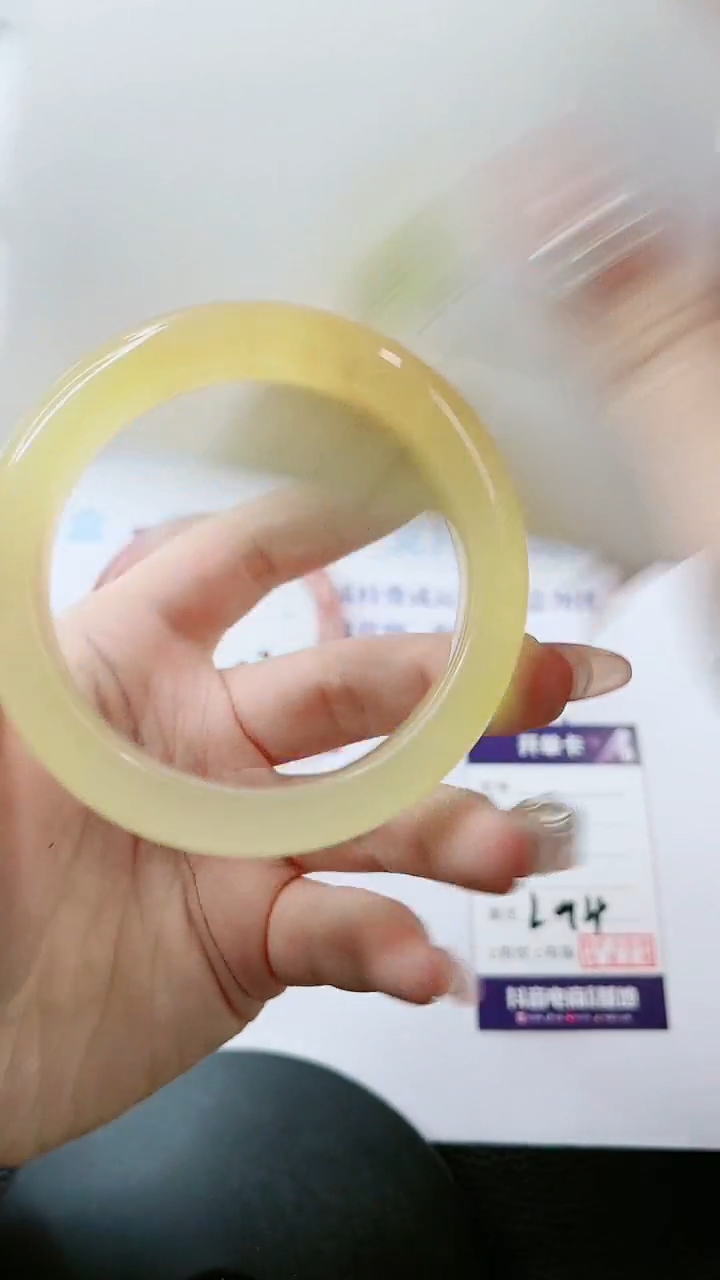 【闪购商品】石英质玉手镯未镶嵌多样性发货L94