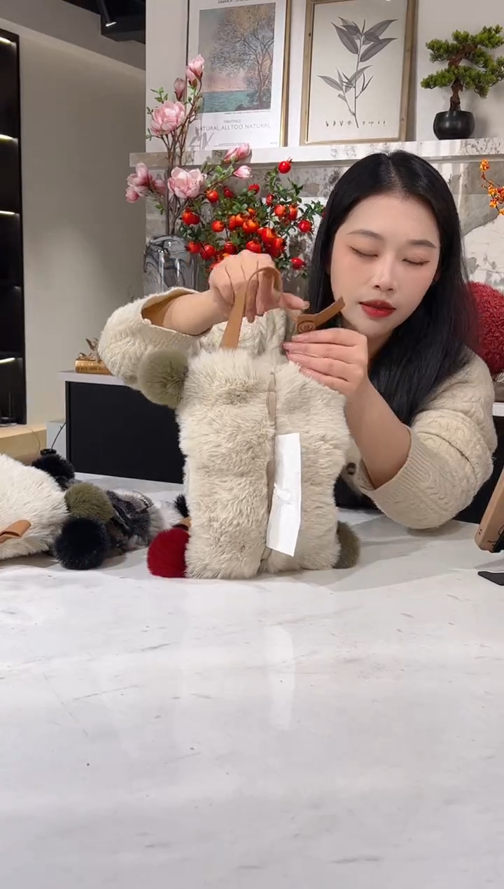 【闪购商品】复合泡泡兔毛挂式纸巾袋