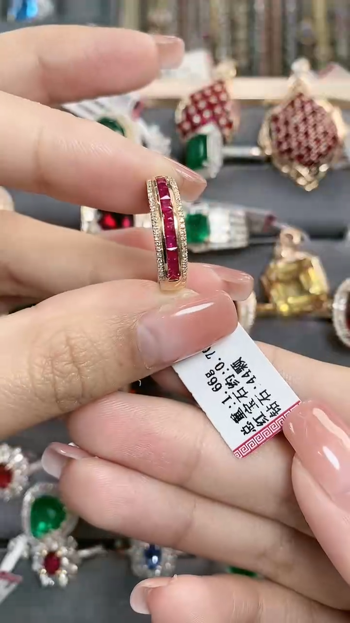【闪购商品】红宝石戒指18K金镶嵌18K金镶嵌红宝石戒指